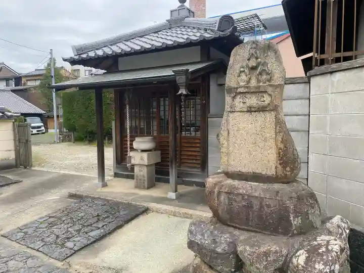 誕生寺の{uncategorized: "未分類", other: "その他", undefined: "問題あり", building: "その他建物", grave: "お墓", sacred_gate: "鳥居", guardian: "狛犬", statue: "像", buddha: "仏像", history: "歴史", nature: "自然", garden: "庭園", animal: "動物", pagoda: "塔", temizu: "手水舎", mountain_gate: "山門・神門", sanctuary: "本殿・本堂", subordinate: "末社・摂社", art: "芸術", scenery: "景色", jizo: "地蔵", ema: "絵馬", goshuin: "御朱印", omikuji: "おみくじ", items: "授与品その他", amulet: "お守り", goshuincho: "御朱印帳", eats: "食事", festival: "お祭り", votive_dance: "神楽", shichigosan: "七五三参", wedding: "結婚式", experience: "体験その他", initially: "初詣", around: "周辺", anti_infection: "感染症対策"}
