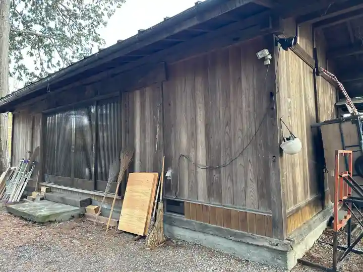 諏訪神社の{uncategorized: "未分類", other: "その他", undefined: "問題あり", building: "その他建物", grave: "お墓", sacred_gate: "鳥居", guardian: "狛犬", statue: "像", buddha: "仏像", history: "歴史", nature: "自然", garden: "庭園", animal: "動物", pagoda: "塔", temizu: "手水舎", mountain_gate: "山門・神門", sanctuary: "本殿・本堂", subordinate: "末社・摂社", art: "芸術", scenery: "景色", jizo: "地蔵", ema: "絵馬", goshuin: "御朱印", omikuji: "おみくじ", items: "授与品その他", amulet: "お守り", goshuincho: "御朱印帳", eats: "食事", festival: "お祭り", votive_dance: "神楽", shichigosan: "七五三参", wedding: "結婚式", experience: "体験その他", initially: "初詣", around: "周辺", anti_infection: "感染症対策"}