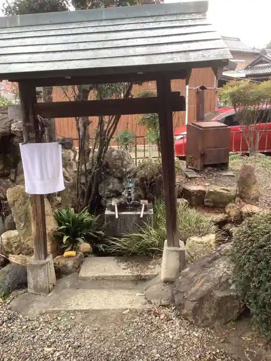 八大龍王本殿の手水舎