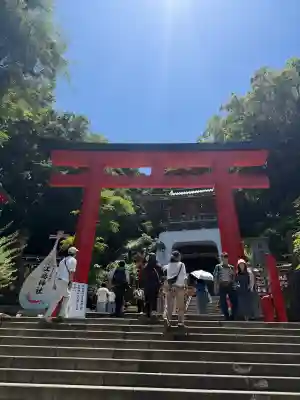 江島神社の{uncategorized: "未分類", other: "その他", undefined: "問題あり", building: "その他建物", grave: "お墓", sacred_gate: "鳥居", guardian: "狛犬", statue: "像", buddha: "仏像", history: "歴史", nature: "自然", garden: "庭園", animal: "動物", pagoda: "塔", temizu: "手水舎", mountain_gate: "山門・神門", sanctuary: "本殿・本堂", subordinate: "末社・摂社", art: "芸術", scenery: "景色", jizo: "地蔵", ema: "絵馬", goshuin: "御朱印", omikuji: "おみくじ", items: "授与品その他", amulet: "お守り", goshuincho: "御朱印帳", eats: "食事", festival: "お祭り", votive_dance: "神楽", shichigosan: "七五三参", wedding: "結婚式", experience: "体験その他", initially: "初詣", around: "周辺", anti_infection: "感染症対策"}