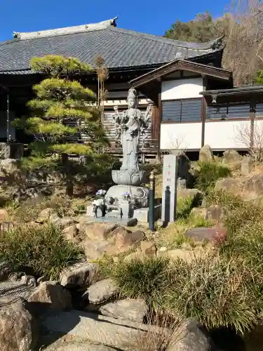 楽法寺（雨引観音）の{uncategorized: "未分類", other: "その他", undefined: "問題あり", building: "その他建物", grave: "お墓", sacred_gate: "鳥居", guardian: "狛犬", statue: "像", buddha: "仏像", history: "歴史", nature: "自然", garden: "庭園", animal: "動物", pagoda: "塔", temizu: "手水舎", mountain_gate: "山門・神門", sanctuary: "本殿・本堂", subordinate: "末社・摂社", art: "芸術", scenery: "景色", jizo: "地蔵", ema: "絵馬", goshuin: "御朱印", omikuji: "おみくじ", items: "授与品その他", amulet: "お守り", goshuincho: "御朱印帳", eats: "食事", festival: "お祭り", votive_dance: "神楽", shichigosan: "七五三参", wedding: "結婚式", experience: "体験その他", initially: "初詣", around: "周辺", anti_infection: "感染症対策"}