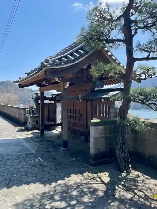 慈眼寺の{uncategorized: "未分類", other: "その他", undefined: "問題あり", building: "その他建物", grave: "お墓", sacred_gate: "鳥居", guardian: "狛犬", statue: "像", buddha: "仏像", history: "歴史", nature: "自然", garden: "庭園", animal: "動物", pagoda: "塔", temizu: "手水舎", mountain_gate: "山門・神門", sanctuary: "本殿・本堂", subordinate: "末社・摂社", art: "芸術", scenery: "景色", jizo: "地蔵", ema: "絵馬", goshuin: "御朱印", omikuji: "おみくじ", items: "授与品その他", amulet: "お守り", goshuincho: "御朱印帳", eats: "食事", festival: "お祭り", votive_dance: "神楽", shichigosan: "七五三参", wedding: "結婚式", experience: "体験その他", initially: "初詣", around: "周辺", anti_infection: "感染症対策"}