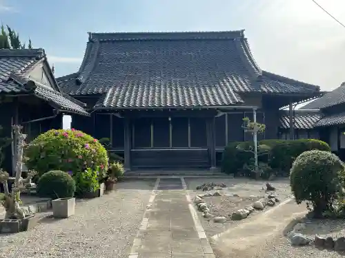 誓善寺の{uncategorized: "未分類", other: "その他", undefined: "問題あり", building: "その他建物", grave: "お墓", sacred_gate: "鳥居", guardian: "狛犬", statue: "像", buddha: "仏像", history: "歴史", nature: "自然", garden: "庭園", animal: "動物", pagoda: "塔", temizu: "手水舎", mountain_gate: "山門・神門", sanctuary: "本殿・本堂", subordinate: "末社・摂社", art: "芸術", scenery: "景色", jizo: "地蔵", ema: "絵馬", goshuin: "御朱印", omikuji: "おみくじ", items: "授与品その他", amulet: "お守り", goshuincho: "御朱印帳", eats: "食事", festival: "お祭り", votive_dance: "神楽", shichigosan: "七五三参", wedding: "結婚式", experience: "体験その他", initially: "初詣", around: "周辺", anti_infection: "感染症対策"}