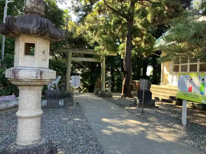 姉埼神社の{uncategorized: "未分類", other: "その他", undefined: "問題あり", building: "その他建物", grave: "お墓", sacred_gate: "鳥居", guardian: "狛犬", statue: "像", buddha: "仏像", history: "歴史", nature: "自然", garden: "庭園", animal: "動物", pagoda: "塔", temizu: "手水舎", mountain_gate: "山門・神門", sanctuary: "本殿・本堂", subordinate: "末社・摂社", art: "芸術", scenery: "景色", jizo: "地蔵", ema: "絵馬", goshuin: "御朱印", omikuji: "おみくじ", items: "授与品その他", amulet: "お守り", goshuincho: "御朱印帳", eats: "食事", festival: "お祭り", votive_dance: "神楽", shichigosan: "七五三参", wedding: "結婚式", experience: "体験その他", initially: "初詣", around: "周辺", anti_infection: "感染症対策"}