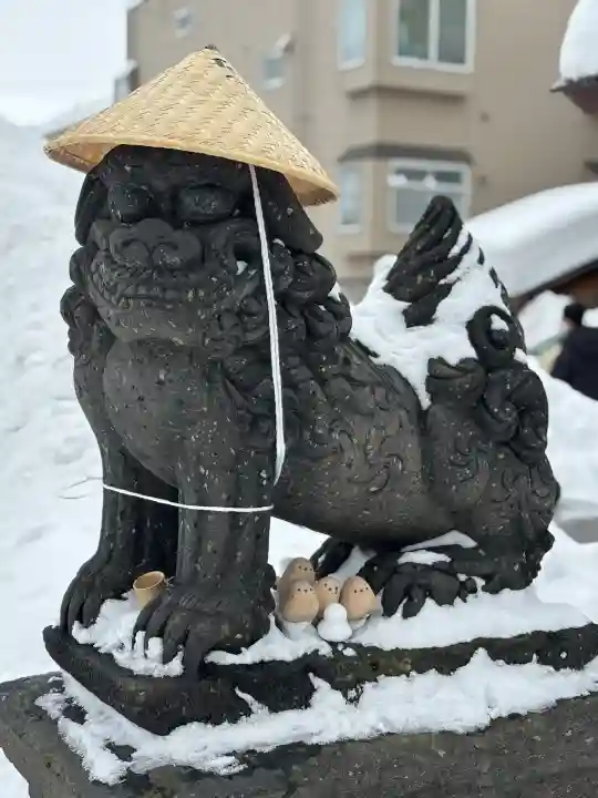 札幌諏訪神社の{uncategorized: "未分類", other: "その他", undefined: "問題あり", building: "その他建物", grave: "お墓", sacred_gate: "鳥居", guardian: "狛犬", statue: "像", buddha: "仏像", history: "歴史", nature: "自然", garden: "庭園", animal: "動物", pagoda: "塔", temizu: "手水舎", mountain_gate: "山門・神門", sanctuary: "本殿・本堂", subordinate: "末社・摂社", art: "芸術", scenery: "景色", jizo: "地蔵", ema: "絵馬", goshuin: "御朱印", omikuji: "おみくじ", items: "授与品その他", amulet: "お守り", goshuincho: "御朱印帳", eats: "食事", festival: "お祭り", votive_dance: "神楽", shichigosan: "七五三参", wedding: "結婚式", experience: "体験その他", initially: "初詣", around: "周辺", anti_infection: "感染症対策"}