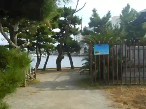 琵琶島神社の庭園