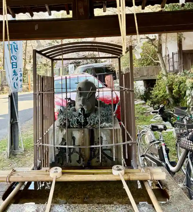 三尾神社の{uncategorized: "未分類", other: "その他", undefined: "問題あり", building: "その他建物", grave: "お墓", sacred_gate: "鳥居", guardian: "狛犬", statue: "像", buddha: "仏像", history: "歴史", nature: "自然", garden: "庭園", animal: "動物", pagoda: "塔", temizu: "手水舎", mountain_gate: "山門・神門", sanctuary: "本殿・本堂", subordinate: "末社・摂社", art: "芸術", scenery: "景色", jizo: "地蔵", ema: "絵馬", goshuin: "御朱印", omikuji: "おみくじ", items: "授与品その他", amulet: "お守り", goshuincho: "御朱印帳", eats: "食事", festival: "お祭り", votive_dance: "神楽", shichigosan: "七五三参", wedding: "結婚式", experience: "体験その他", initially: "初詣", around: "周辺", anti_infection: "感染症対策"}