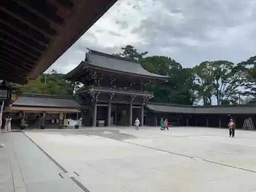 寒川神社の山門