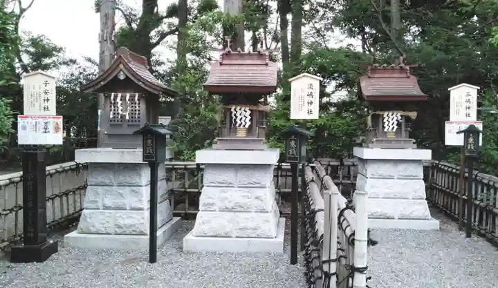 亀ケ池八幡宮の末社・摂社