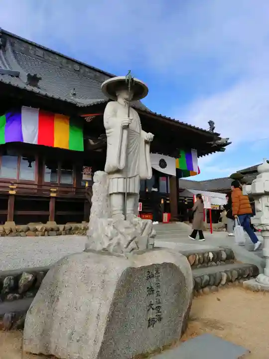 埼玉厄除け開運大師・龍泉寺(切り絵御朱印発祥の寺)の{uncategorized: "未分類", other: "その他", undefined: "問題あり", building: "その他建物", grave: "お墓", sacred_gate: "鳥居", guardian: "狛犬", statue: "像", buddha: "仏像", history: "歴史", nature: "自然", garden: "庭園", animal: "動物", pagoda: "塔", temizu: "手水舎", mountain_gate: "山門・神門", sanctuary: "本殿・本堂", subordinate: "末社・摂社", art: "芸術", scenery: "景色", jizo: "地蔵", ema: "絵馬", goshuin: "御朱印", omikuji: "おみくじ", items: "授与品その他", amulet: "お守り", goshuincho: "御朱印帳", eats: "食事", festival: "お祭り", votive_dance: "神楽", shichigosan: "七五三参", wedding: "結婚式", experience: "体験その他", initially: "初詣", around: "周辺", anti_infection: "感染症対策"}