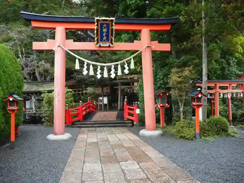天河大辨財天社の{uncategorized: "未分類", other: "その他", undefined: "問題あり", building: "その他建物", grave: "お墓", sacred_gate: "鳥居", guardian: "狛犬", statue: "像", buddha: "仏像", history: "歴史", nature: "自然", garden: "庭園", animal: "動物", pagoda: "塔", temizu: "手水舎", mountain_gate: "山門・神門", sanctuary: "本殿・本堂", subordinate: "末社・摂社", art: "芸術", scenery: "景色", jizo: "地蔵", ema: "絵馬", goshuin: "御朱印", omikuji: "おみくじ", items: "授与品その他", amulet: "お守り", goshuincho: "御朱印帳", eats: "食事", festival: "お祭り", votive_dance: "神楽", shichigosan: "七五三参", wedding: "結婚式", experience: "体験その他", initially: "初詣", around: "周辺", anti_infection: "感染症対策"}