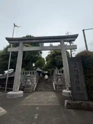 代田八幡神社の{uncategorized: "未分類", other: "その他", undefined: "問題あり", building: "その他建物", grave: "お墓", sacred_gate: "鳥居", guardian: "狛犬", statue: "像", buddha: "仏像", history: "歴史", nature: "自然", garden: "庭園", animal: "動物", pagoda: "塔", temizu: "手水舎", mountain_gate: "山門・神門", sanctuary: "本殿・本堂", subordinate: "末社・摂社", art: "芸術", scenery: "景色", jizo: "地蔵", ema: "絵馬", goshuin: "御朱印", omikuji: "おみくじ", items: "授与品その他", amulet: "お守り", goshuincho: "御朱印帳", eats: "食事", festival: "お祭り", votive_dance: "神楽", shichigosan: "七五三参", wedding: "結婚式", experience: "体験その他", initially: "初詣", around: "周辺", anti_infection: "感染症対策"}
