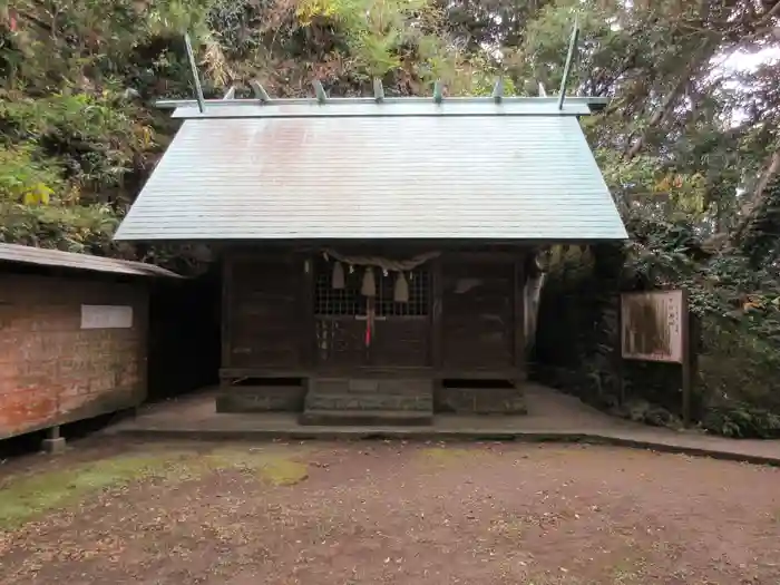 船越鉈切神社の本殿