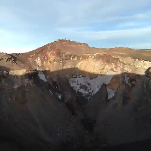 富士山頂上浅間大社奥宮の景色