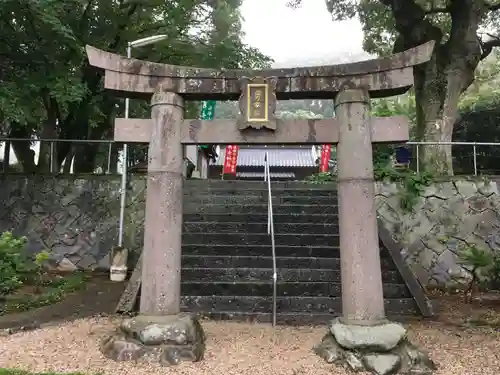 男女神社の鳥居