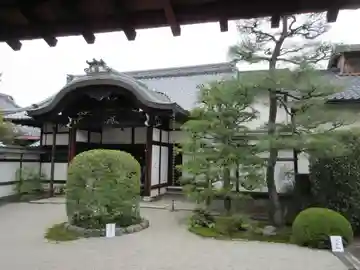 三時知恩寺の本殿・本堂