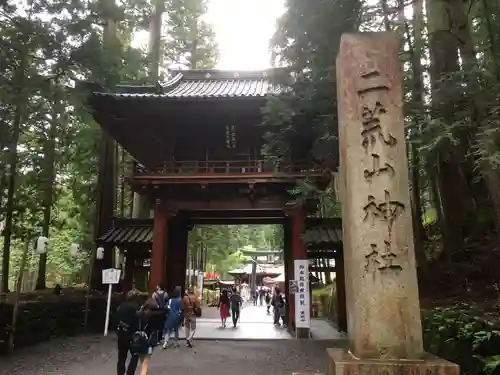 日光二荒山神社の山門