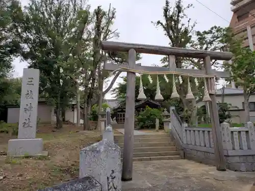 三社神社の鳥居