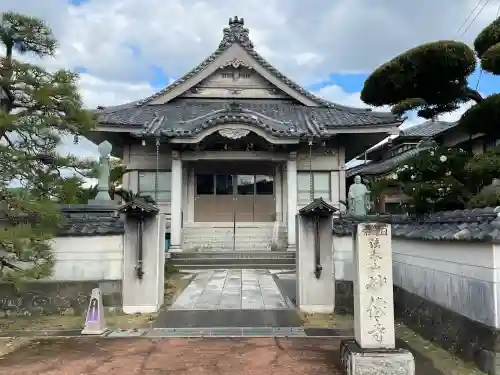 妙像寺の{uncategorized: "未分類", other: "その他", undefined: "問題あり", building: "その他建物", grave: "お墓", sacred_gate: "鳥居", guardian: "狛犬", statue: "像", buddha: "仏像", history: "歴史", nature: "自然", garden: "庭園", animal: "動物", pagoda: "塔", temizu: "手水舎", mountain_gate: "山門・神門", sanctuary: "本殿・本堂", subordinate: "末社・摂社", art: "芸術", scenery: "景色", jizo: "地蔵", ema: "絵馬", goshuin: "御朱印", omikuji: "おみくじ", items: "授与品その他", amulet: "お守り", goshuincho: "御朱印帳", eats: "食事", festival: "お祭り", votive_dance: "神楽", shichigosan: "七五三参", wedding: "結婚式", experience: "体験その他", initially: "初詣", around: "周辺", anti_infection: "感染症対策"}