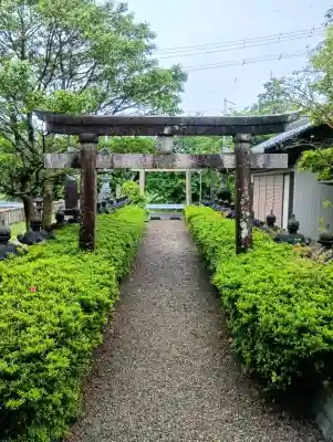 天王神社の{uncategorized: "未分類", other: "その他", undefined: "問題あり", building: "その他建物", grave: "お墓", sacred_gate: "鳥居", guardian: "狛犬", statue: "像", buddha: "仏像", history: "歴史", nature: "自然", garden: "庭園", animal: "動物", pagoda: "塔", temizu: "手水舎", mountain_gate: "山門・神門", sanctuary: "本殿・本堂", subordinate: "末社・摂社", art: "芸術", scenery: "景色", jizo: "地蔵", ema: "絵馬", goshuin: "御朱印", omikuji: "おみくじ", items: "授与品その他", amulet: "お守り", goshuincho: "御朱印帳", eats: "食事", festival: "お祭り", votive_dance: "神楽", shichigosan: "七五三参", wedding: "結婚式", experience: "体験その他", initially: "初詣", around: "周辺", anti_infection: "感染症対策"}