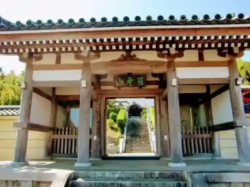 東栄寺の山門