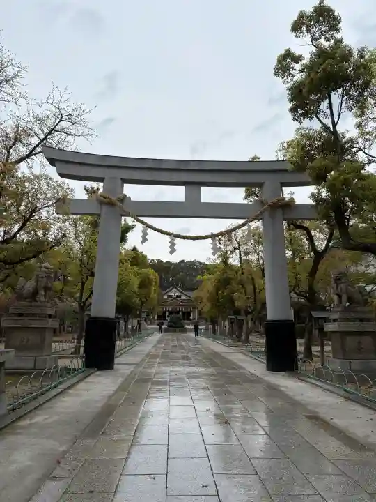 湊川神社の{uncategorized: "未分類", other: "その他", undefined: "問題あり", building: "その他建物", grave: "お墓", sacred_gate: "鳥居", guardian: "狛犬", statue: "像", buddha: "仏像", history: "歴史", nature: "自然", garden: "庭園", animal: "動物", pagoda: "塔", temizu: "手水舎", mountain_gate: "山門・神門", sanctuary: "本殿・本堂", subordinate: "末社・摂社", art: "芸術", scenery: "景色", jizo: "地蔵", ema: "絵馬", goshuin: "御朱印", omikuji: "おみくじ", items: "授与品その他", amulet: "お守り", goshuincho: "御朱印帳", eats: "食事", festival: "お祭り", votive_dance: "神楽", shichigosan: "七五三参", wedding: "結婚式", experience: "体験その他", initially: "初詣", around: "周辺", anti_infection: "感染症対策"}