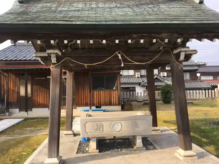 八幡神社の手水舎