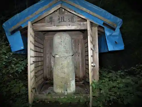 鞍掛峠道祖神の本殿・本堂