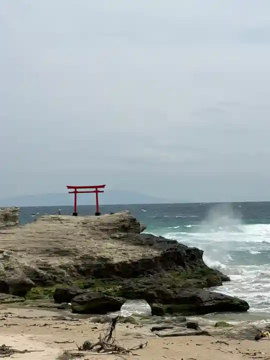 伊古奈比咩命神社の{uncategorized: "未分類", other: "その他", undefined: "問題あり", building: "その他建物", grave: "お墓", sacred_gate: "鳥居", guardian: "狛犬", statue: "像", buddha: "仏像", history: "歴史", nature: "自然", garden: "庭園", animal: "動物", pagoda: "塔", temizu: "手水舎", mountain_gate: "山門・神門", sanctuary: "本殿・本堂", subordinate: "末社・摂社", art: "芸術", scenery: "景色", jizo: "地蔵", ema: "絵馬", goshuin: "御朱印", omikuji: "おみくじ", items: "授与品その他", amulet: "お守り", goshuincho: "御朱印帳", eats: "食事", festival: "お祭り", votive_dance: "神楽", shichigosan: "七五三参", wedding: "結婚式", experience: "体験その他", initially: "初詣", around: "周辺", anti_infection: "感染症対策"}