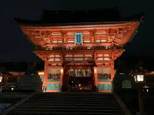 伏見稲荷大社の山門・神門