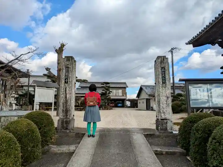蓮行寺の山門・神門