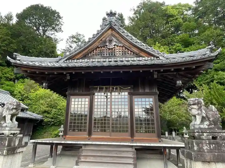 若宮神社の{uncategorized: "未分類", other: "その他", undefined: "問題あり", building: "その他建物", grave: "お墓", sacred_gate: "鳥居", guardian: "狛犬", statue: "像", buddha: "仏像", history: "歴史", nature: "自然", garden: "庭園", animal: "動物", pagoda: "塔", temizu: "手水舎", mountain_gate: "山門・神門", sanctuary: "本殿・本堂", subordinate: "末社・摂社", art: "芸術", scenery: "景色", jizo: "地蔵", ema: "絵馬", goshuin: "御朱印", omikuji: "おみくじ", items: "授与品その他", amulet: "お守り", goshuincho: "御朱印帳", eats: "食事", festival: "お祭り", votive_dance: "神楽", shichigosan: "七五三参", wedding: "結婚式", experience: "体験その他", initially: "初詣", around: "周辺", anti_infection: "感染症対策"}