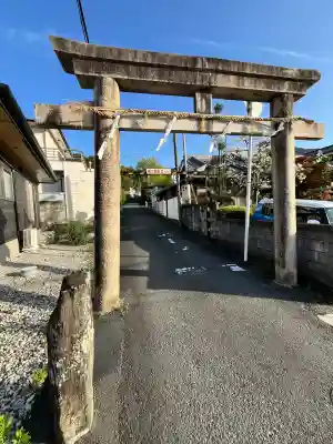 丹生酒殿神社の{uncategorized: "未分類", other: "その他", undefined: "問題あり", building: "その他建物", grave: "お墓", sacred_gate: "鳥居", guardian: "狛犬", statue: "像", buddha: "仏像", history: "歴史", nature: "自然", garden: "庭園", animal: "動物", pagoda: "塔", temizu: "手水舎", mountain_gate: "山門・神門", sanctuary: "本殿・本堂", subordinate: "末社・摂社", art: "芸術", scenery: "景色", jizo: "地蔵", ema: "絵馬", goshuin: "御朱印", omikuji: "おみくじ", items: "授与品その他", amulet: "お守り", goshuincho: "御朱印帳", eats: "食事", festival: "お祭り", votive_dance: "神楽", shichigosan: "七五三参", wedding: "結婚式", experience: "体験その他", initially: "初詣", around: "周辺", anti_infection: "感染症対策"}