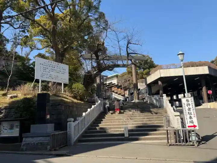 伊勢山皇大神宮の{uncategorized: "未分類", other: "その他", undefined: "問題あり", building: "その他建物", grave: "お墓", sacred_gate: "鳥居", guardian: "狛犬", statue: "像", buddha: "仏像", history: "歴史", nature: "自然", garden: "庭園", animal: "動物", pagoda: "塔", temizu: "手水舎", mountain_gate: "山門・神門", sanctuary: "本殿・本堂", subordinate: "末社・摂社", art: "芸術", scenery: "景色", jizo: "地蔵", ema: "絵馬", goshuin: "御朱印", omikuji: "おみくじ", items: "授与品その他", amulet: "お守り", goshuincho: "御朱印帳", eats: "食事", festival: "お祭り", votive_dance: "神楽", shichigosan: "七五三参", wedding: "結婚式", experience: "体験その他", initially: "初詣", around: "周辺", anti_infection: "感染症対策"}