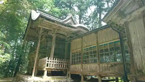 安波賀春日神社の本殿