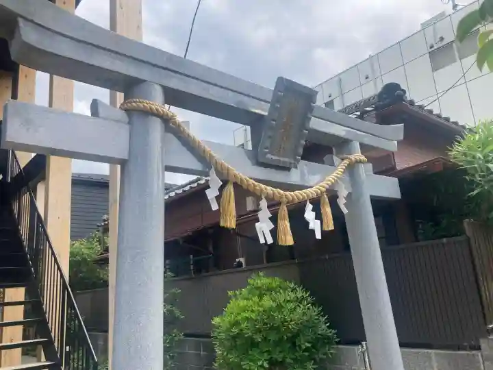 山蒼稲荷神社の{uncategorized: "未分類", other: "その他", undefined: "問題あり", building: "その他建物", grave: "お墓", sacred_gate: "鳥居", guardian: "狛犬", statue: "像", buddha: "仏像", history: "歴史", nature: "自然", garden: "庭園", animal: "動物", pagoda: "塔", temizu: "手水舎", mountain_gate: "山門・神門", sanctuary: "本殿・本堂", subordinate: "末社・摂社", art: "芸術", scenery: "景色", jizo: "地蔵", ema: "絵馬", goshuin: "御朱印", omikuji: "おみくじ", items: "授与品その他", amulet: "お守り", goshuincho: "御朱印帳", eats: "食事", festival: "お祭り", votive_dance: "神楽", shichigosan: "七五三参", wedding: "結婚式", experience: "体験その他", initially: "初詣", around: "周辺", anti_infection: "感染症対策"}