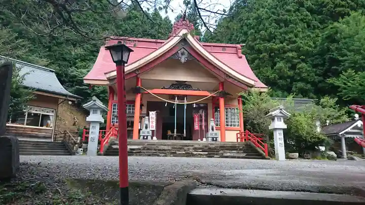 尾崎神社の本殿・本堂