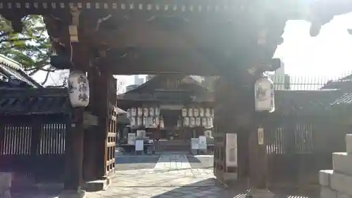 下御霊神社の山門・神門