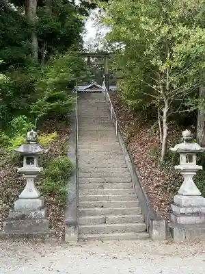 牟佐坐神社の{uncategorized: "未分類", other: "その他", undefined: "問題あり", building: "その他建物", grave: "お墓", sacred_gate: "鳥居", guardian: "狛犬", statue: "像", buddha: "仏像", history: "歴史", nature: "自然", garden: "庭園", animal: "動物", pagoda: "塔", temizu: "手水舎", mountain_gate: "山門・神門", sanctuary: "本殿・本堂", subordinate: "末社・摂社", art: "芸術", scenery: "景色", jizo: "地蔵", ema: "絵馬", goshuin: "御朱印", omikuji: "おみくじ", items: "授与品その他", amulet: "お守り", goshuincho: "御朱印帳", eats: "食事", festival: "お祭り", votive_dance: "神楽", shichigosan: "七五三参", wedding: "結婚式", experience: "体験その他", initially: "初詣", around: "周辺", anti_infection: "感染症対策"}