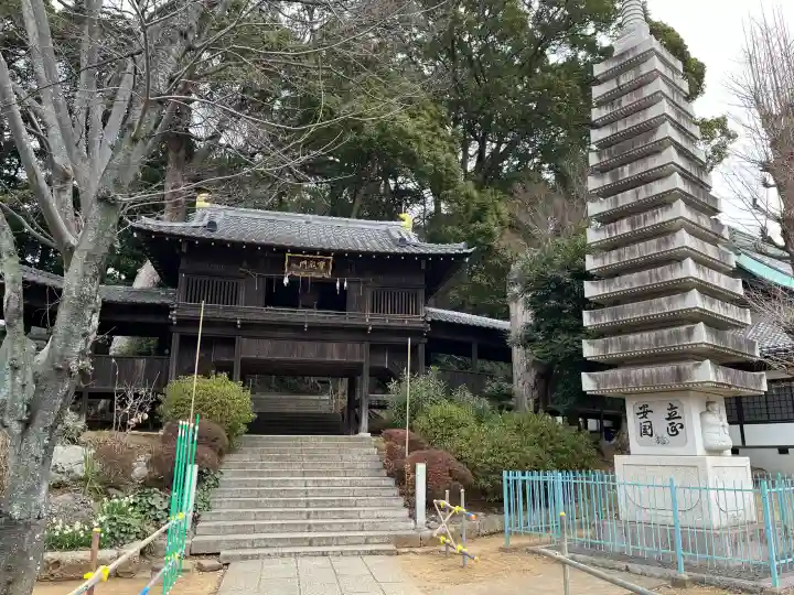法華経寺の{uncategorized: "未分類", other: "その他", undefined: "問題あり", building: "その他建物", grave: "お墓", sacred_gate: "鳥居", guardian: "狛犬", statue: "像", buddha: "仏像", history: "歴史", nature: "自然", garden: "庭園", animal: "動物", pagoda: "塔", temizu: "手水舎", mountain_gate: "山門・神門", sanctuary: "本殿・本堂", subordinate: "末社・摂社", art: "芸術", scenery: "景色", jizo: "地蔵", ema: "絵馬", goshuin: "御朱印", omikuji: "おみくじ", items: "授与品その他", amulet: "お守り", goshuincho: "御朱印帳", eats: "食事", festival: "お祭り", votive_dance: "神楽", shichigosan: "七五三参", wedding: "結婚式", experience: "体験その他", initially: "初詣", around: "周辺", anti_infection: "感染症対策"}