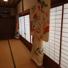 覚林房の本殿