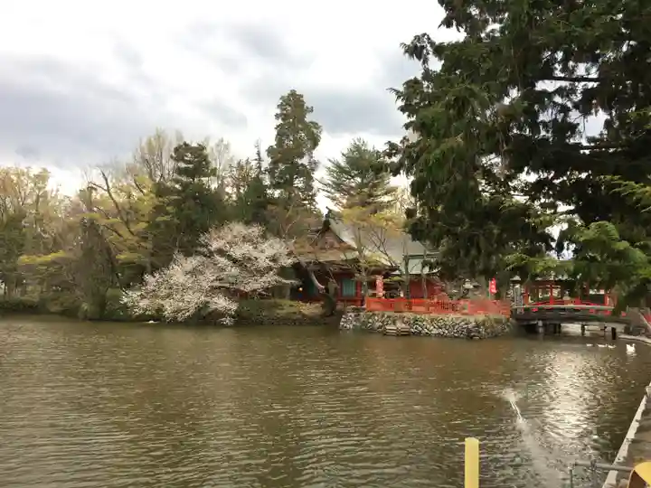 生島足島神社の庭園