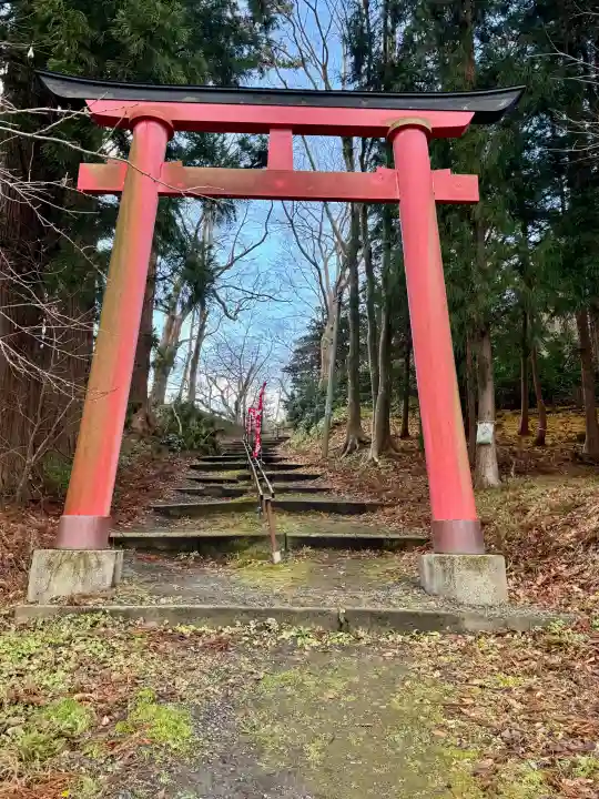 長者山新羅神社の{uncategorized: "未分類", other: "その他", undefined: "問題あり", building: "その他建物", grave: "お墓", sacred_gate: "鳥居", guardian: "狛犬", statue: "像", buddha: "仏像", history: "歴史", nature: "自然", garden: "庭園", animal: "動物", pagoda: "塔", temizu: "手水舎", mountain_gate: "山門・神門", sanctuary: "本殿・本堂", subordinate: "末社・摂社", art: "芸術", scenery: "景色", jizo: "地蔵", ema: "絵馬", goshuin: "御朱印", omikuji: "おみくじ", items: "授与品その他", amulet: "お守り", goshuincho: "御朱印帳", eats: "食事", festival: "お祭り", votive_dance: "神楽", shichigosan: "七五三参", wedding: "結婚式", experience: "体験その他", initially: "初詣", around: "周辺", anti_infection: "感染症対策"}