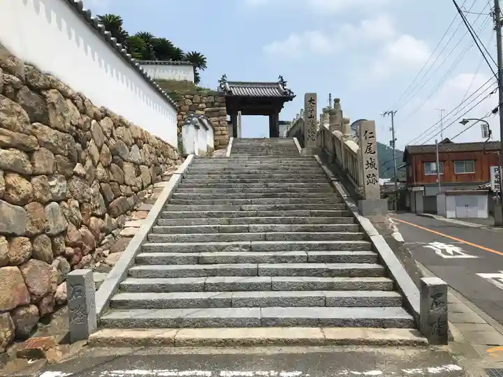 覚城院の山門・神門