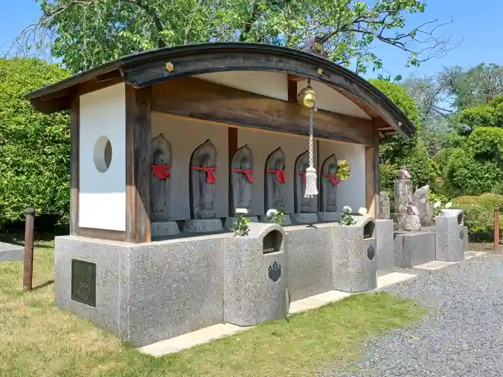 廣渡寺の{uncategorized: "未分類", other: "その他", undefined: "問題あり", building: "その他建物", grave: "お墓", sacred_gate: "鳥居", guardian: "狛犬", statue: "像", buddha: "仏像", history: "歴史", nature: "自然", garden: "庭園", animal: "動物", pagoda: "塔", temizu: "手水舎", mountain_gate: "山門・神門", sanctuary: "本殿・本堂", subordinate: "末社・摂社", art: "芸術", scenery: "景色", jizo: "地蔵", ema: "絵馬", goshuin: "御朱印", omikuji: "おみくじ", items: "授与品その他", amulet: "お守り", goshuincho: "御朱印帳", eats: "食事", festival: "お祭り", votive_dance: "神楽", shichigosan: "七五三参", wedding: "結婚式", experience: "体験その他", initially: "初詣", around: "周辺", anti_infection: "感染症対策"}