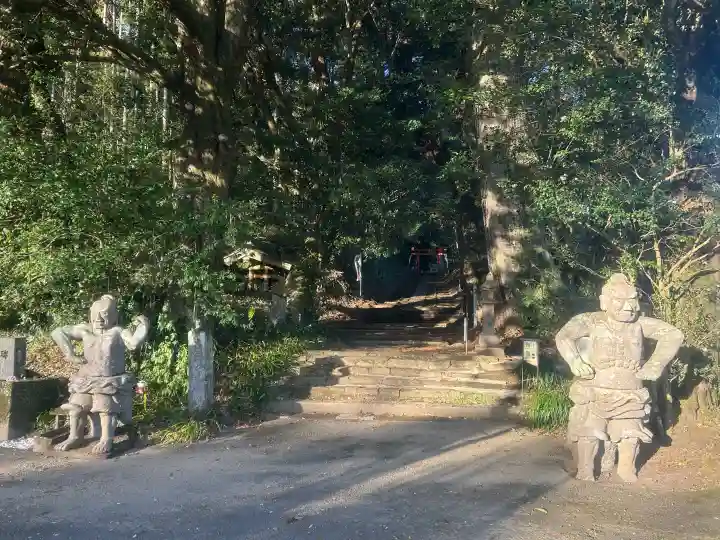 霧島岑神社の{uncategorized: "未分類", other: "その他", undefined: "問題あり", building: "その他建物", grave: "お墓", sacred_gate: "鳥居", guardian: "狛犬", statue: "像", buddha: "仏像", history: "歴史", nature: "自然", garden: "庭園", animal: "動物", pagoda: "塔", temizu: "手水舎", mountain_gate: "山門・神門", sanctuary: "本殿・本堂", subordinate: "末社・摂社", art: "芸術", scenery: "景色", jizo: "地蔵", ema: "絵馬", goshuin: "御朱印", omikuji: "おみくじ", items: "授与品その他", amulet: "お守り", goshuincho: "御朱印帳", eats: "食事", festival: "お祭り", votive_dance: "神楽", shichigosan: "七五三参", wedding: "結婚式", experience: "体験その他", initially: "初詣", around: "周辺", anti_infection: "感染症対策"}