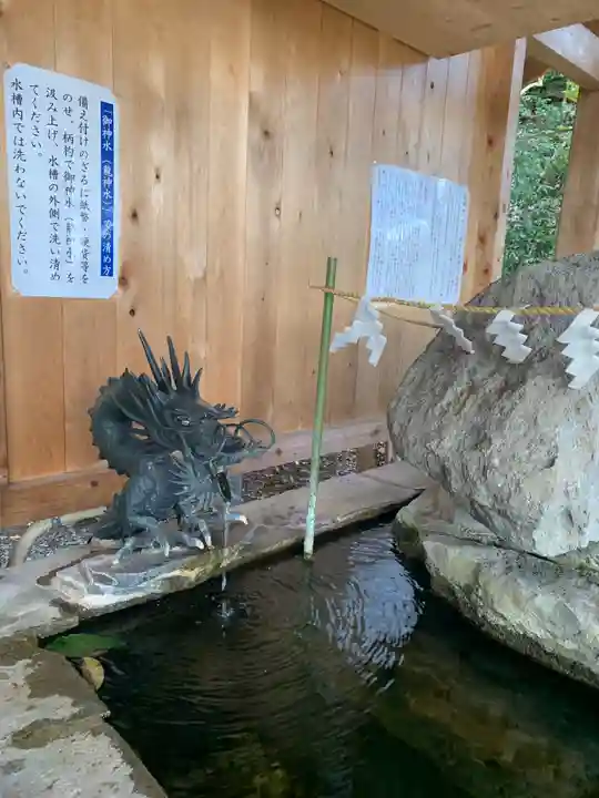 秈荷神社の手水舎