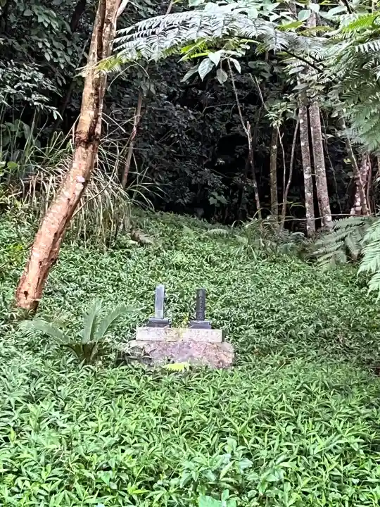 尖閣神社の{uncategorized: "未分類", other: "その他", undefined: "問題あり", building: "その他建物", grave: "お墓", sacred_gate: "鳥居", guardian: "狛犬", statue: "像", buddha: "仏像", history: "歴史", nature: "自然", garden: "庭園", animal: "動物", pagoda: "塔", temizu: "手水舎", mountain_gate: "山門・神門", sanctuary: "本殿・本堂", subordinate: "末社・摂社", art: "芸術", scenery: "景色", jizo: "地蔵", ema: "絵馬", goshuin: "御朱印", omikuji: "おみくじ", items: "授与品その他", amulet: "お守り", goshuincho: "御朱印帳", eats: "食事", festival: "お祭り", votive_dance: "神楽", shichigosan: "七五三参", wedding: "結婚式", experience: "体験その他", initially: "初詣", around: "周辺", anti_infection: "感染症対策"}