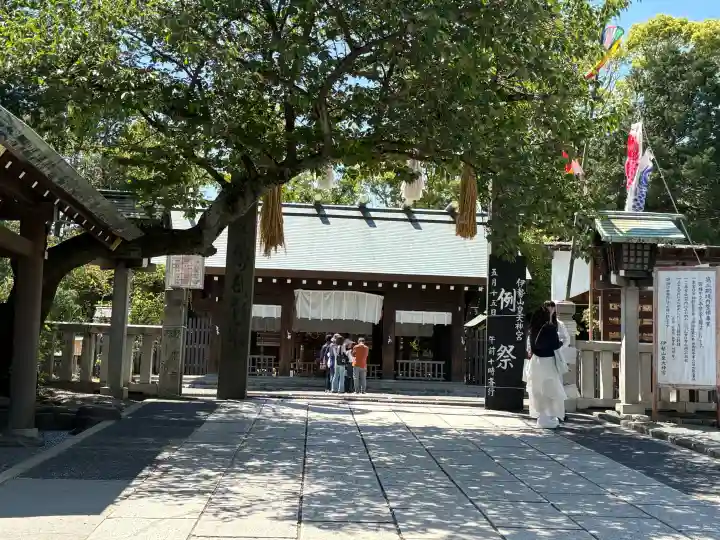 伊勢山皇大神宮の{uncategorized: "未分類", other: "その他", undefined: "問題あり", building: "その他建物", grave: "お墓", sacred_gate: "鳥居", guardian: "狛犬", statue: "像", buddha: "仏像", history: "歴史", nature: "自然", garden: "庭園", animal: "動物", pagoda: "塔", temizu: "手水舎", mountain_gate: "山門・神門", sanctuary: "本殿・本堂", subordinate: "末社・摂社", art: "芸術", scenery: "景色", jizo: "地蔵", ema: "絵馬", goshuin: "御朱印", omikuji: "おみくじ", items: "授与品その他", amulet: "お守り", goshuincho: "御朱印帳", eats: "食事", festival: "お祭り", votive_dance: "神楽", shichigosan: "七五三参", wedding: "結婚式", experience: "体験その他", initially: "初詣", around: "周辺", anti_infection: "感染症対策"}