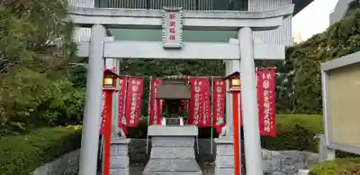 新栄稲荷神社の鳥居